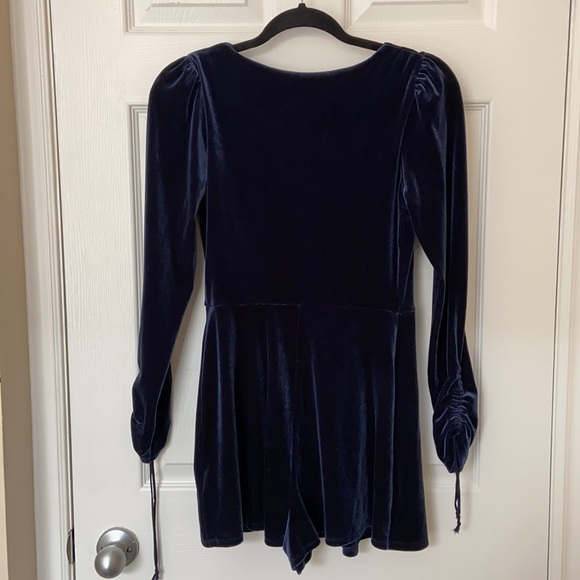 NWT UO‎ Long Sleeve Velvet Romper - Picture 2 of 5